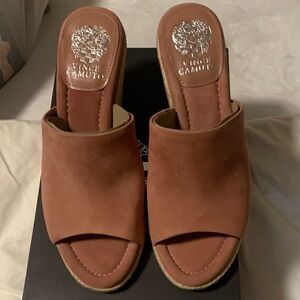 NWOT Vince Camuto Women's dk pale pink Mules